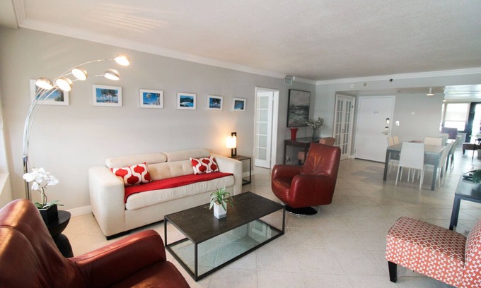 Miami Beach Condo | 2/2 with Balcony, Direct Beach Access Resort Style Condo w/ 2 pools, jacuzzi