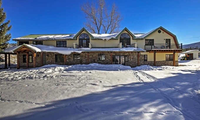 Glenwood Springs House | 2.5-acre estate boasting 6,000 Sq. feet, with private hot tub & chef's kitchen