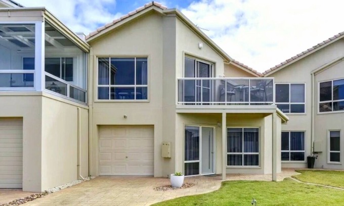 Port Macdonnell House | 2 6 Germein Court, Panayil Beach House