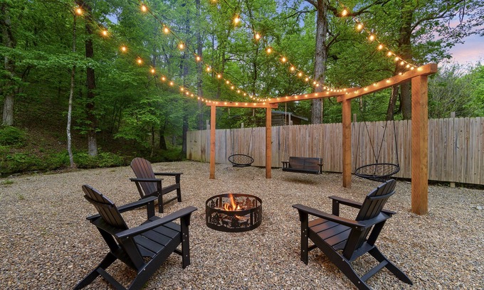 Broken Bow Cabin | 2.8mi to Park - Dog Friendly - Backyard Creek