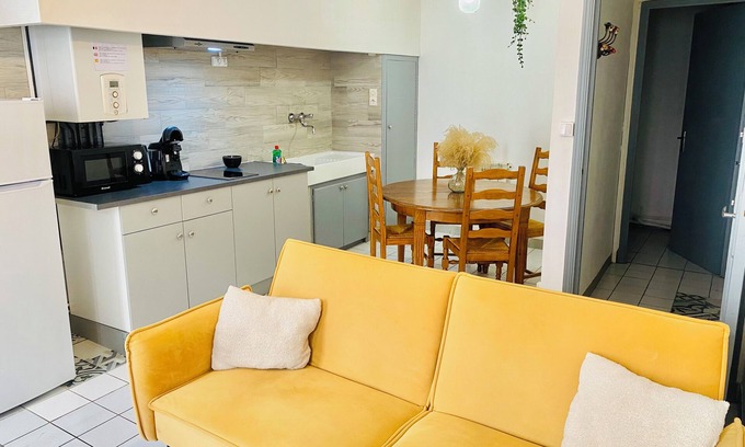 Bastide Saint-Louis Apartment | 2 apartment downtown 55m2 near place Carnot. FREE LUGGAGE BOX