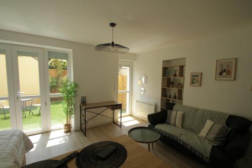 Mantes-la-Jolie Apartment | 2-Appartement RDC 28 m2 avec Jardin