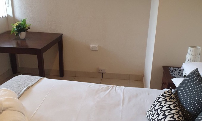 Griffith Apartment | 2 bdr apartment Griffith ACT, pool, parking