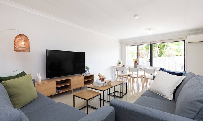 Acacia Ridge Apartment | 2 Bdr Apt! Full Kitchen! Covered Parking! 6AS2