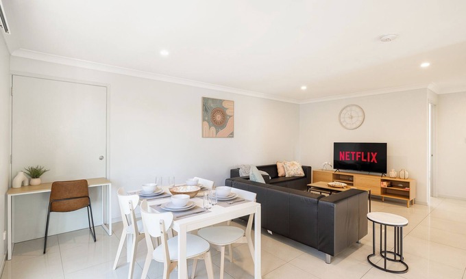 Rocklea Apartment | 2 Bdr Apt! Spotless! Garage Parking! 219D2