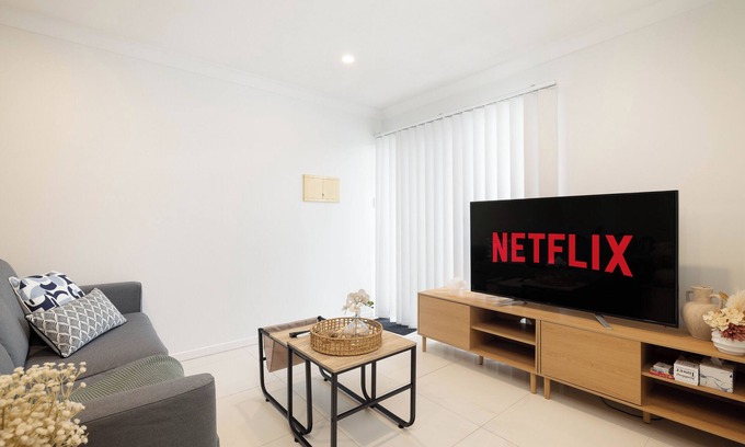 Rocklea Apartment | 2 Bdr Apt! Spotless! Garage Parking! 216D2