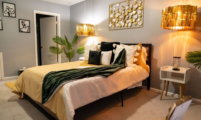 Baileys Crossroads Condo | 2-Bdr Condo, Free Parking , Self Check-In