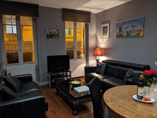 Chaillot Apartment | 2 bed 16th Arrondissement Trocadero Apartment for6