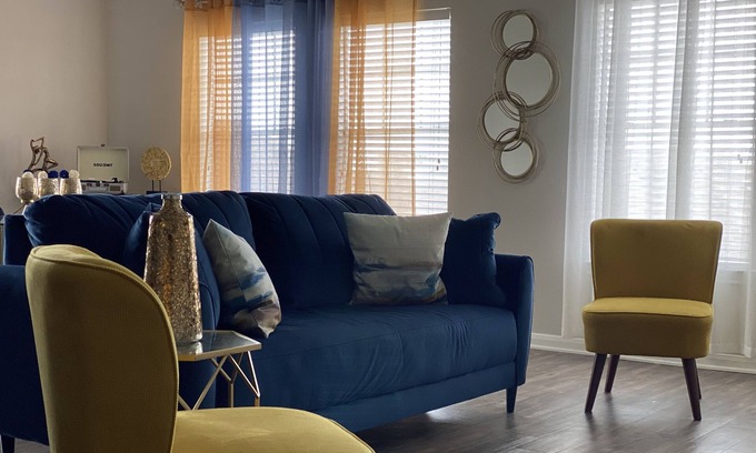 Riverside Terrace Apartment | 2 bed| 2 bath| 1300 SF across from Herman Park Mins to Med Center, NRG and Dwntn