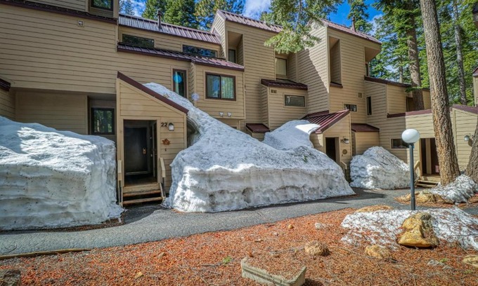 Carnelian Woods Apartment | 2 Bed 2 Bath Apartment in Carnelian Bay