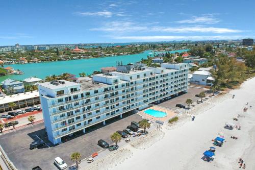 Sunset Beach Apartment | 2 Bed 2 Bath Apartment in Tampa Bay