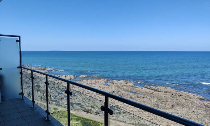 Westleigh Apartment | 2 Bed Apartment overlooking Westward Ho! beach. Close to village.nFree WIFI.
