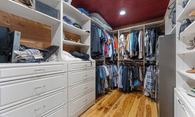 Charlotte Apartment | 2 Bed Apartment Sleeps 4 with Free Parking