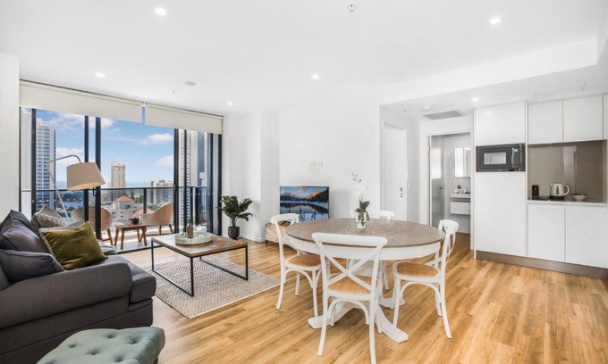 Surfers Paradise Apartment | 2-Bed Beach Apartment with Pool, Parking & Balcony
