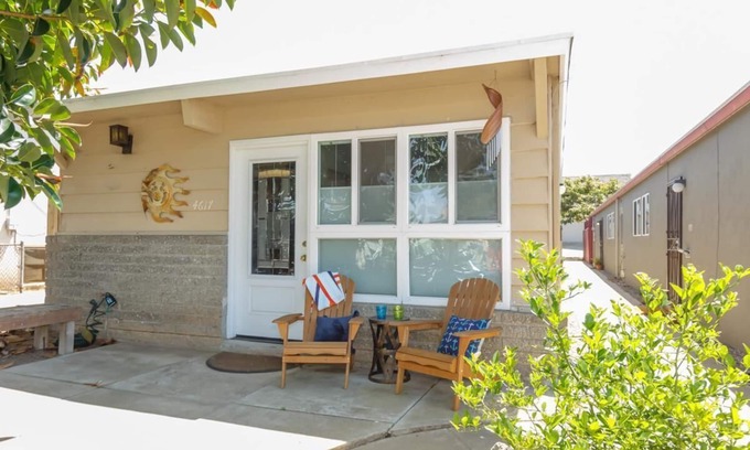 Ocean Beach Cottage | 2 bed beach cottage with all the modern amenities - walk to shop & restaurants!