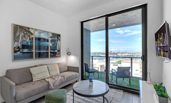 Downtown Miami Apartment | 2 Bed Best Views in Downtown & Brickell