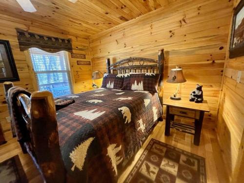 Helen House | 2 bed Cabin HOT TUB close to Helen #16