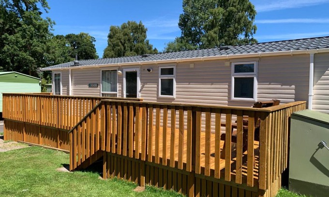 Hawick Ski Chalet | 2 Bed Caravan - Sleeps 6 - Pets - River Teviot