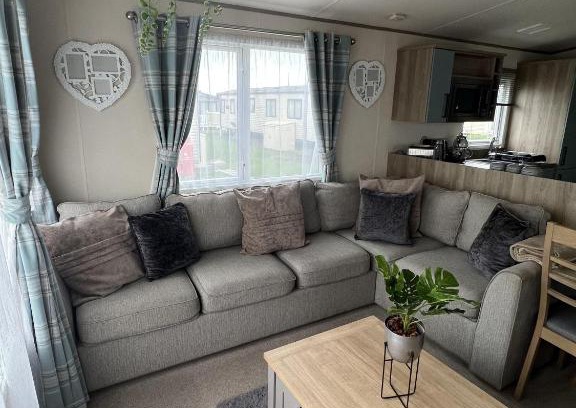 Whitley Bay House | 2 Bed Caravan - Sleeps 6 - Parking - Pets