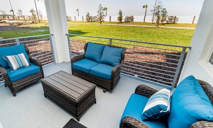 Bay Lake Apartment | 2 Bed Condo/CLOSEST RESORT TO DISNEY/MODERN/STYLISH/Contemporary/Free Wifi