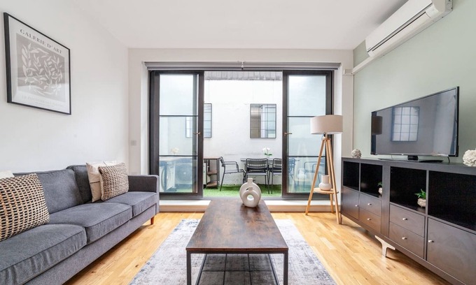 Camden Town Apartment | 2 Bed Flat in Camden with Garden