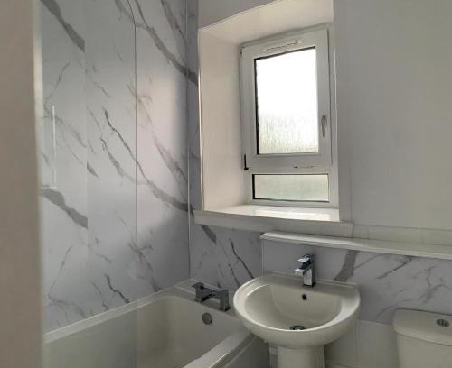 Central Aberdeen Apartment | 2 Bed flat - Sleeps 4 - Parking - Wifi