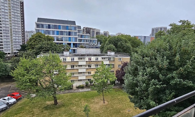 St. Johns Wood Apartment | 2 Bed Flat - Sleeps 4 - Parking - Balcony - Wifi