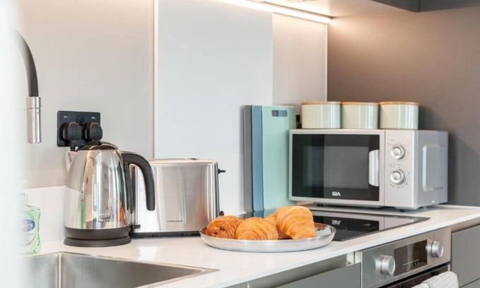 Leeds Apartment | 2 Bed Flats Sleeps 6 near Station & City Centre -1.61