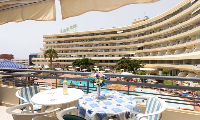 Costa Adeje Hotel | 2 Bed Hotel Apt. Sleeps 3/4, Five minutes walk to Beach, Shops & Restaurants