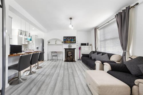 Downham Apartment | 2-Bed House, Bromley, Free Parking, 30 min to Central London