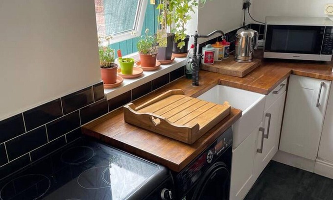 Chesterfield House | 2-bed House in Chesterfield Free Parking Garden