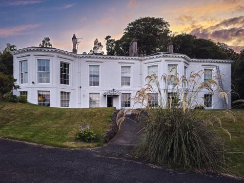 Rothesay Apartment | 2 Bed House - Sleeps 4 - Pets - Parking - Wifi