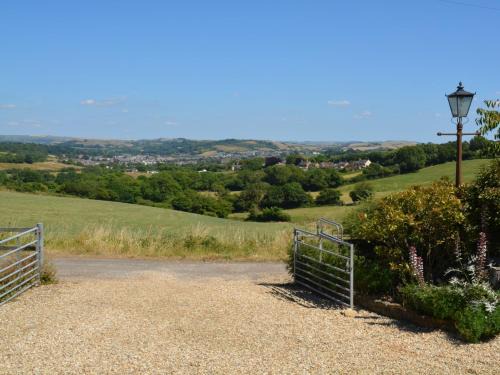 Bridport House | 2 Bed in Bridport 88614