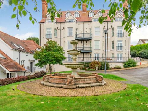 Tenby House | 2 Bed in Tenby 89981