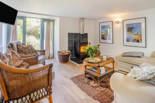 Monmouth House | 2 Bed in The Hendre oc-h33314