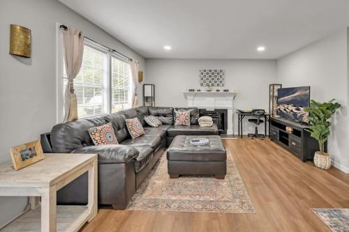 Bynum House | 2 Bed, Moroccan style Tvs,Kids Essentials, Crib,walk to Golf