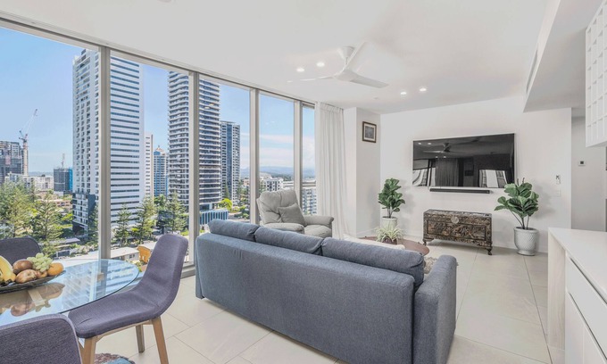 Broadbeach Apartment | 2 Bed Ocean-viewing Apartment