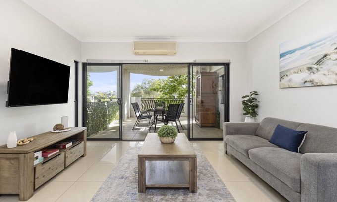 South Brisbane Apartment | 2-Bed Urban Haven with Parking and Balcony