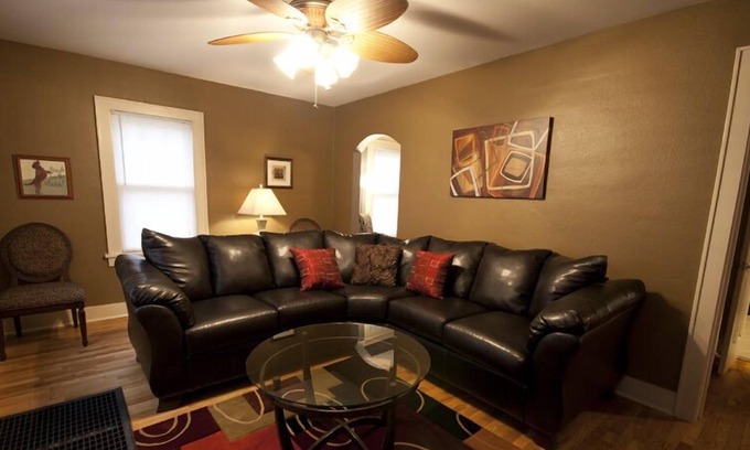 Sunnyside House | 2 bedroom, 1bath Cottage Featuring New Kitchen and Bathroom!