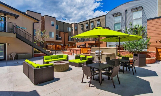 North Broadway - Holiday Apartment | 2 Bedroom 2.5 Bath Apt, Gym, King Beds, Garage 203