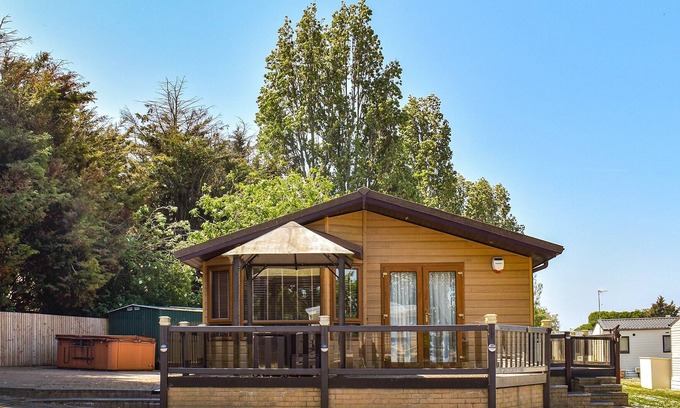 Clacton-on-Sea Cottage | 2 bedroom accommodation in Clacton-on-Sea