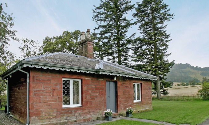 Perth Cottage | 2 bedroom accommodation in Bridge of Earn