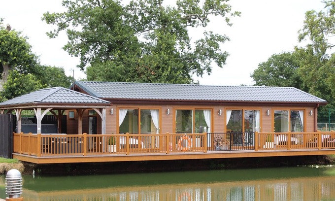 Caistor Cabin | 2 bedroom accommodation in Caistor, Market Rasen