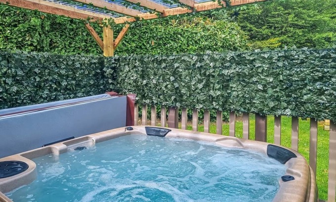 Little Weighton Cabin | 2 bedroom accommodation in Little Weighton, Nr Beverley