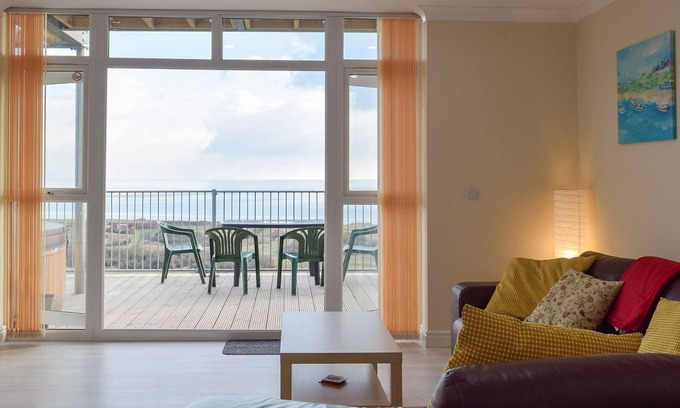 Pendine Cottage | 2 bedroom accommodation in Pendine, near Laugharne