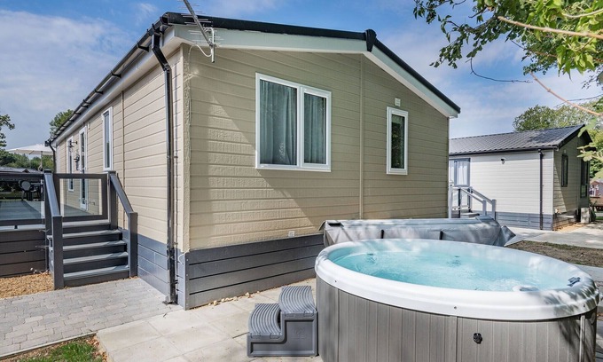 Yaxham Cabin | 2 bedroom accommodation in Yaxham, Dereham