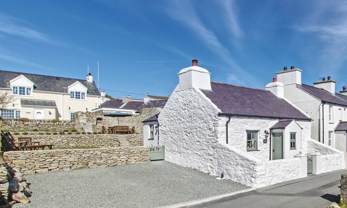Holyhead Cottage | 2 bedroom accommodation in Holyhead Mountain, near Trearddur Bay