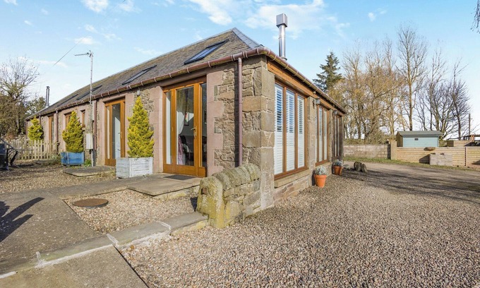 Murthill Cottage | 2 bedroom accommodation in Tealing, near Dundee