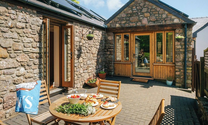 Crynant Cottage | 2 bedroom accommodation in Gower