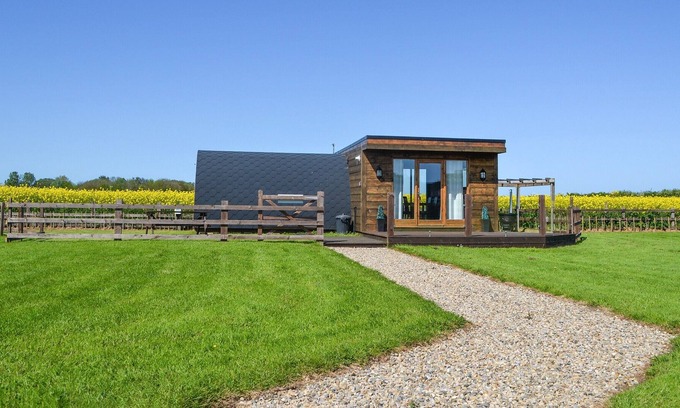 Withernsea Cottage | 2 bedroom accommodation in Hollym